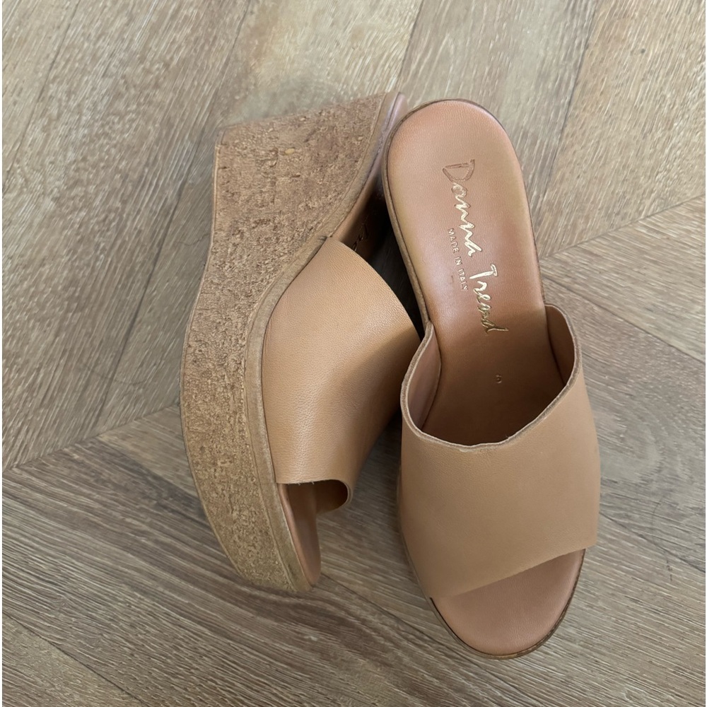 Donna Trend made in Italy  nude colored leather wedges size 37